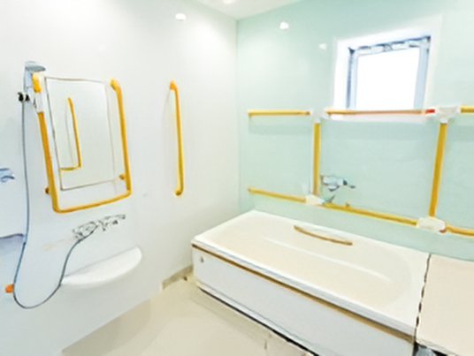 明るい清潔な浴室