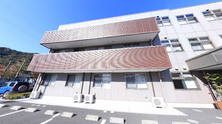 清潔感のある介護施設外観