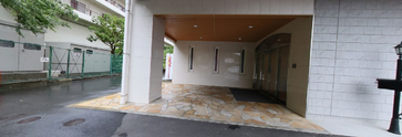 広々とした施設の入り口