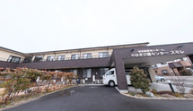 介護施設の駐車場と入口