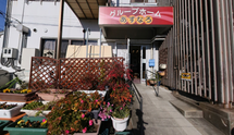 広々とした街角の風景