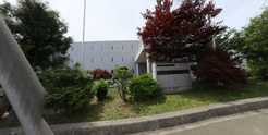 介護施設周辺の道路と自然