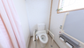 手すり付きトイレの施設内部