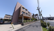 施設の外観と交通アクセス