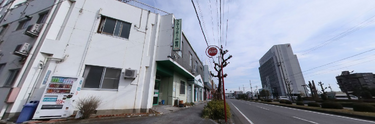 街中の道路と建物景観