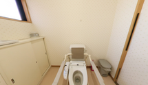 介護施設のトイレ設備風景