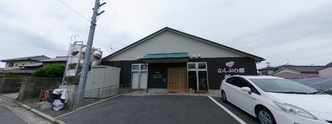 緑豊かな施設外観