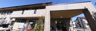 明るく開放的な施設風景