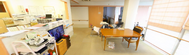 介護施設の居間と職員エリア