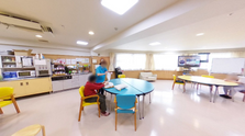 スタッフと入居者の交流の場