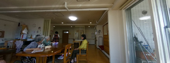 ケアホーム内の共有ラウンジ