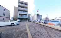 介護施設の外観と通り
