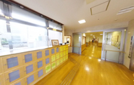 開放感のある介護施設の受付