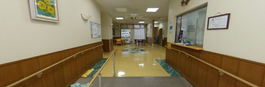 介護施設の受付と通路