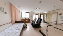 介護施設の居室と廊下