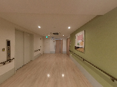 広々とした廊下と部屋