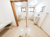 広々としたトイレスペース