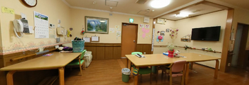 介護施設の明るい共有空間