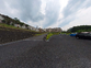 駐車スペースのある施設外観