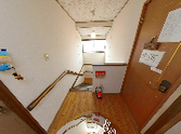広々とした廊下と部屋