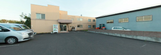 介護施設の駐車場と外観