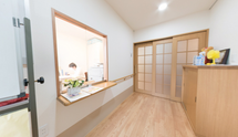 職員用廊下と施設エレベーター