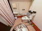 清潔なトイレと洗面所  