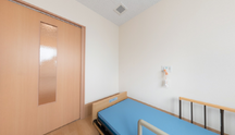 広々とした介護施設の居室