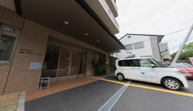 介護施設の外観とエントランス