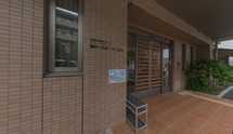 介護施設のエントランス外観