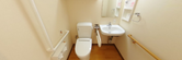 手すり付きトイレ設備の廊下