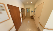 介護施設の廊下と周辺環境