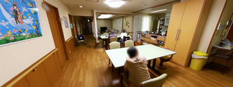 介護施設内部の明るい空間