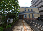 介護施設の外観と通り