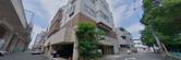 市街地の静かな交差点