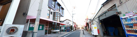介護施設の外観と周辺地域