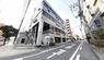 街中の静かな交差点風景