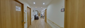 広々した廊下と入口