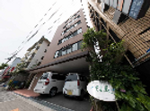 スタッフ募集中の施設外観