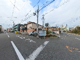 介護施設前の通り  