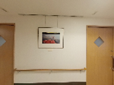 両側に部屋が並ぶ廊下