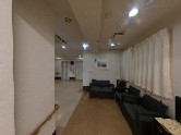 明るく広々とした室内