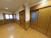 木目調の温かい廊下