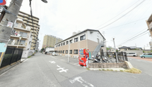 商店が近い交差点の風景