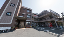 快適で開放的な施設の外観