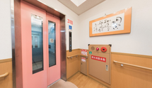 快適で落ち着いた介護施設の受付