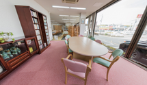 広々とした居心地の良い施設内部