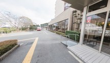 介護施設エントランス周辺
