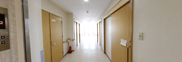 介護施設の廊下とその設備