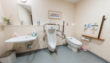 介護施設のトイレと安全設備